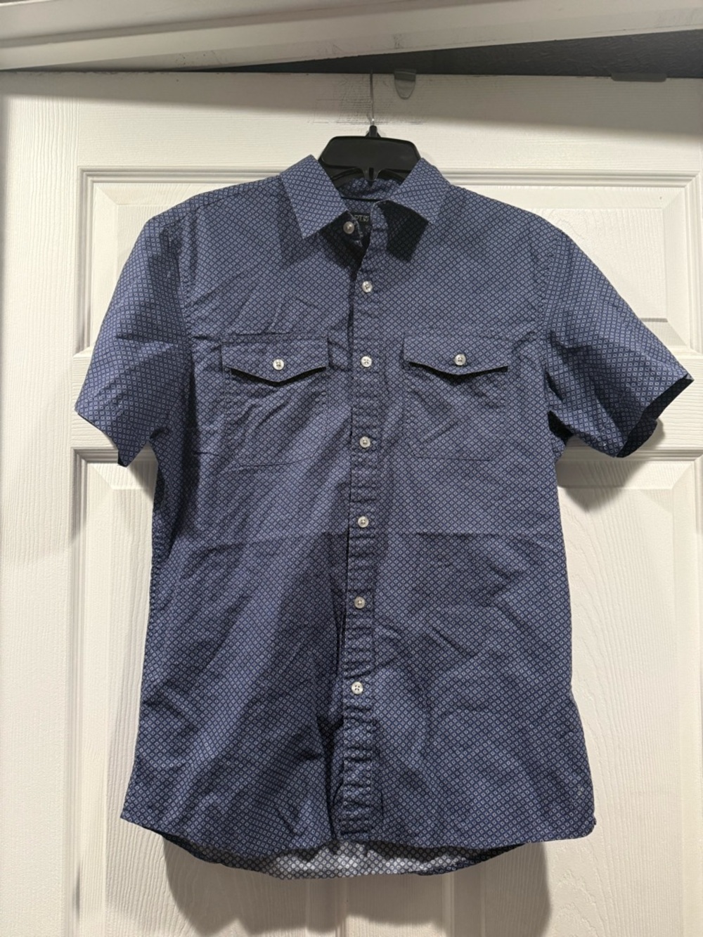 Apt. 9 Navy Short-Sleeve Button-Down with Micro Geometric Print.Size small